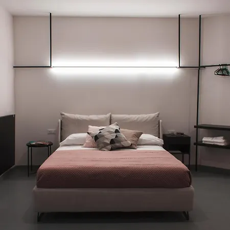 61 Guest house *